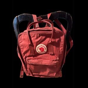 Fjallraven Kånken 38 cm Everyday Outdoor Bag in Ox Red | Hiking Backpack 16 L